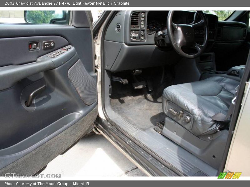 Light Pewter Metallic / Graphite 2002 Chevrolet Avalanche Z71 4x4