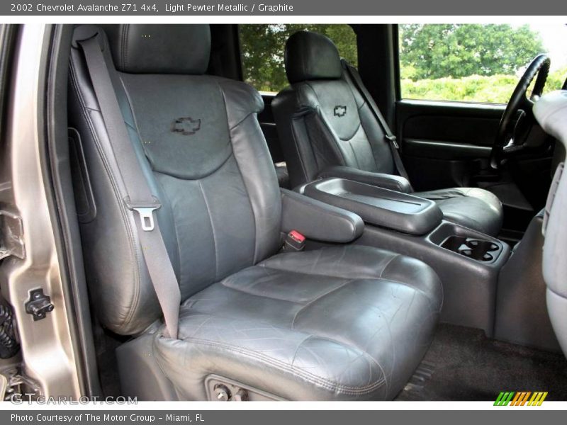 Light Pewter Metallic / Graphite 2002 Chevrolet Avalanche Z71 4x4
