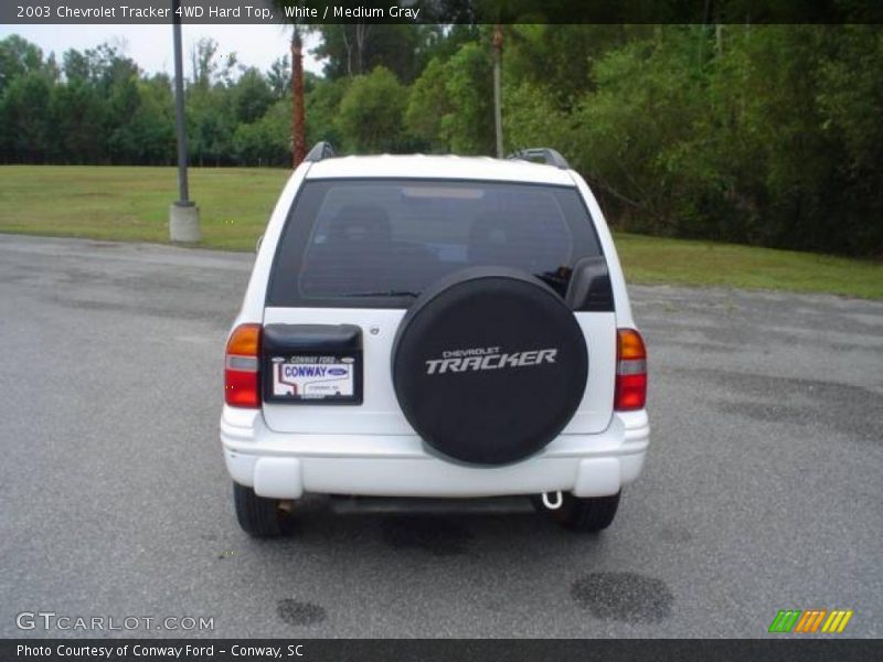 White / Medium Gray 2003 Chevrolet Tracker 4WD Hard Top