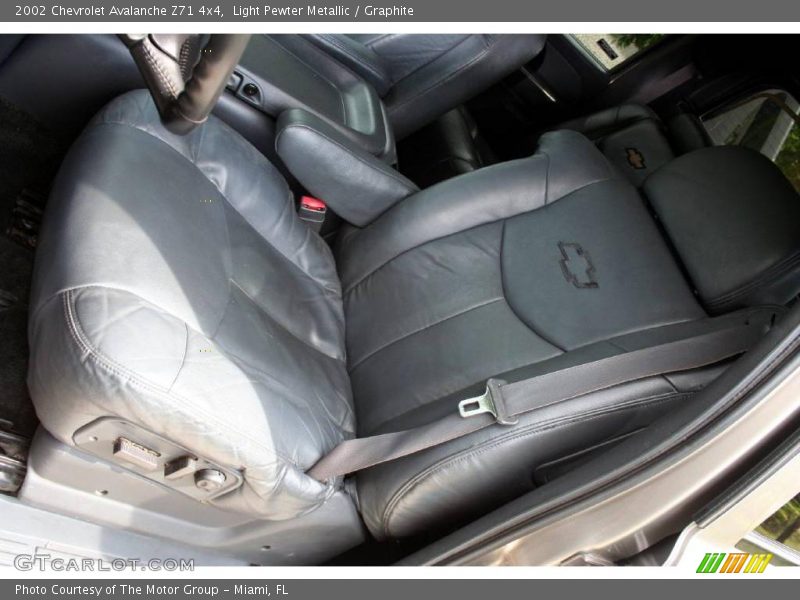 Light Pewter Metallic / Graphite 2002 Chevrolet Avalanche Z71 4x4