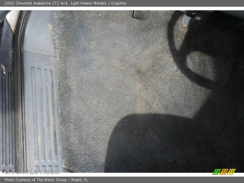 Light Pewter Metallic / Graphite 2002 Chevrolet Avalanche Z71 4x4