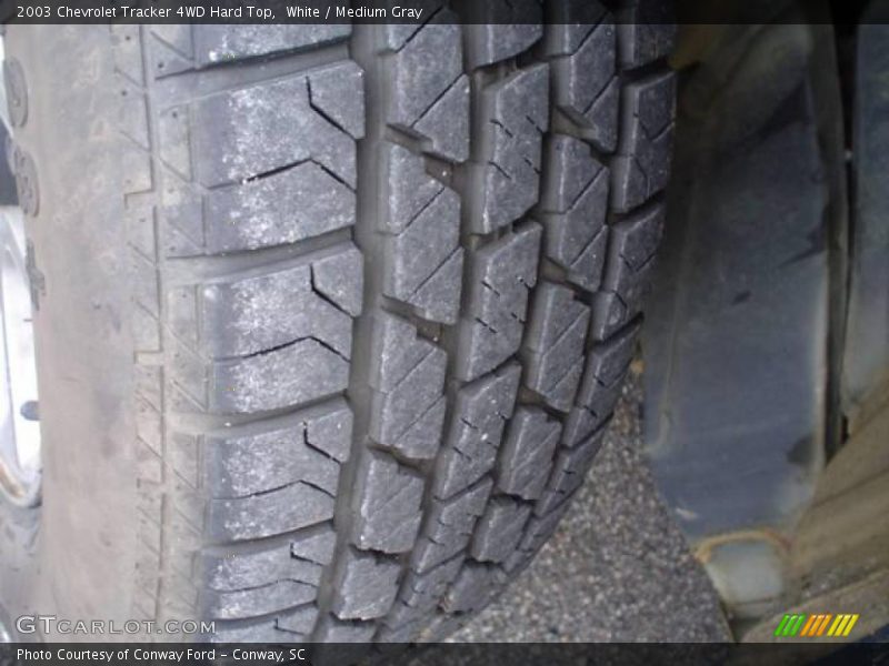 White / Medium Gray 2003 Chevrolet Tracker 4WD Hard Top