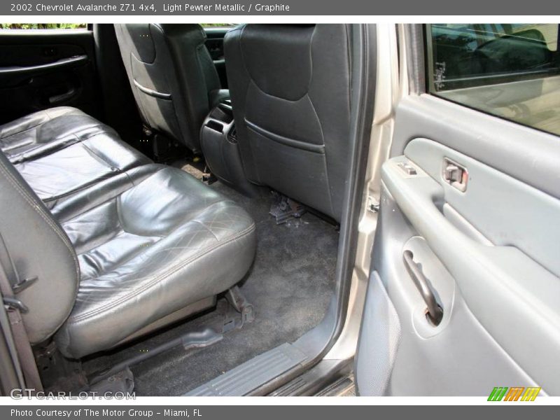 Light Pewter Metallic / Graphite 2002 Chevrolet Avalanche Z71 4x4