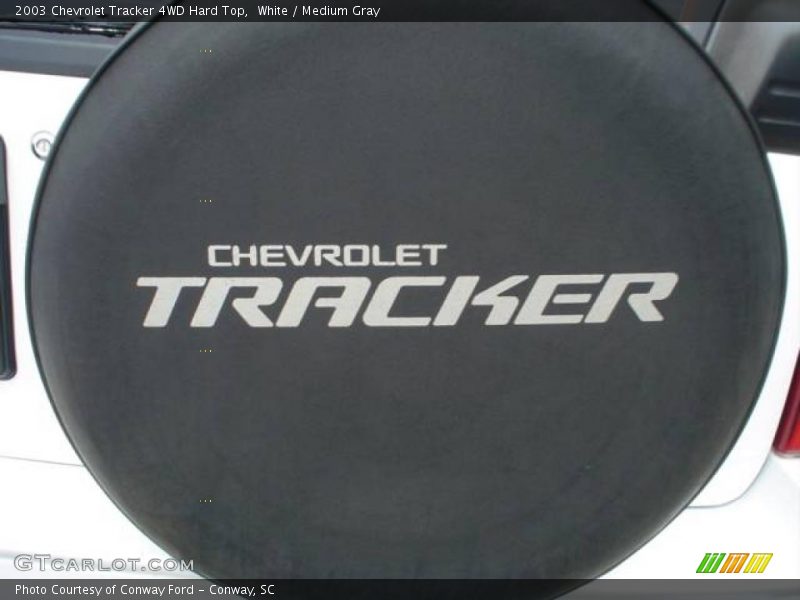 White / Medium Gray 2003 Chevrolet Tracker 4WD Hard Top