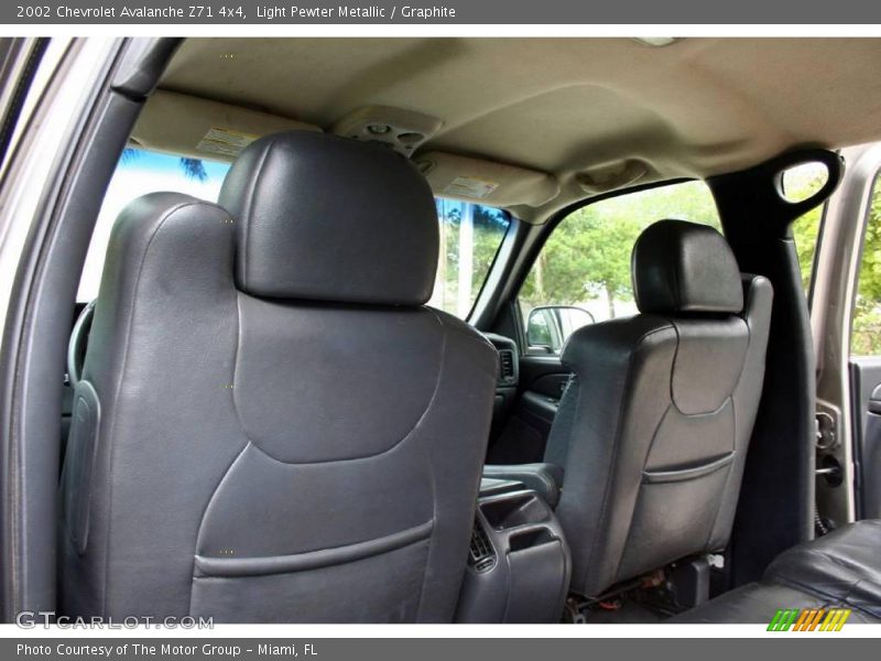 Light Pewter Metallic / Graphite 2002 Chevrolet Avalanche Z71 4x4