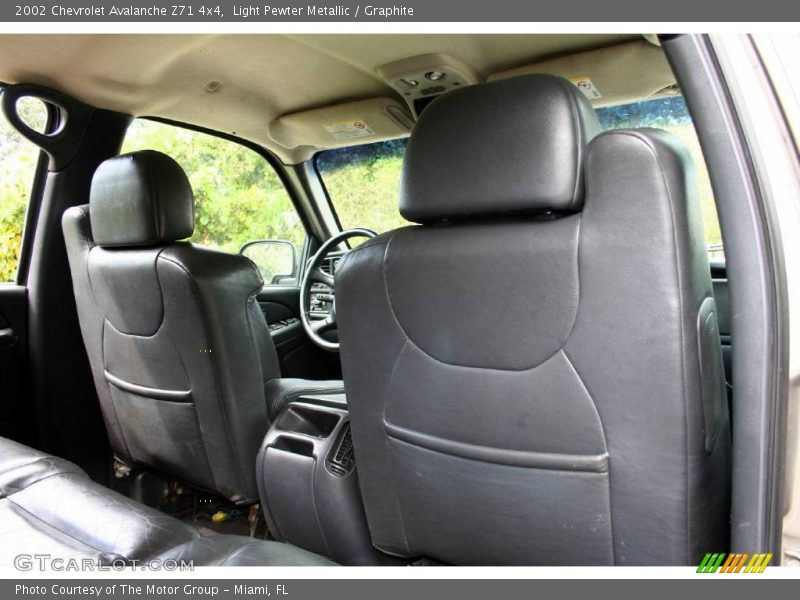 Light Pewter Metallic / Graphite 2002 Chevrolet Avalanche Z71 4x4