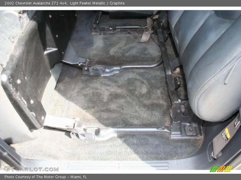 Light Pewter Metallic / Graphite 2002 Chevrolet Avalanche Z71 4x4