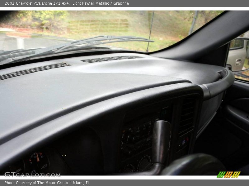 Light Pewter Metallic / Graphite 2002 Chevrolet Avalanche Z71 4x4