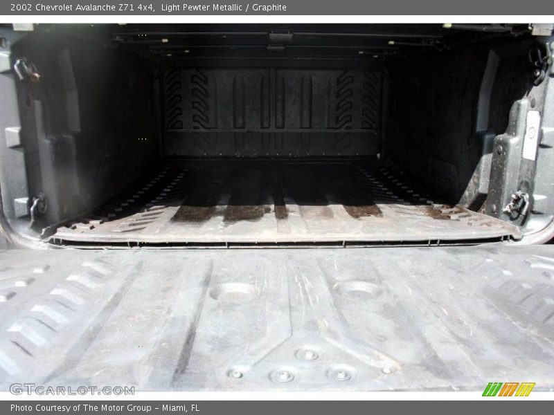 Light Pewter Metallic / Graphite 2002 Chevrolet Avalanche Z71 4x4