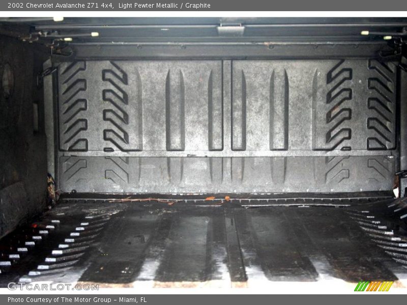 Light Pewter Metallic / Graphite 2002 Chevrolet Avalanche Z71 4x4