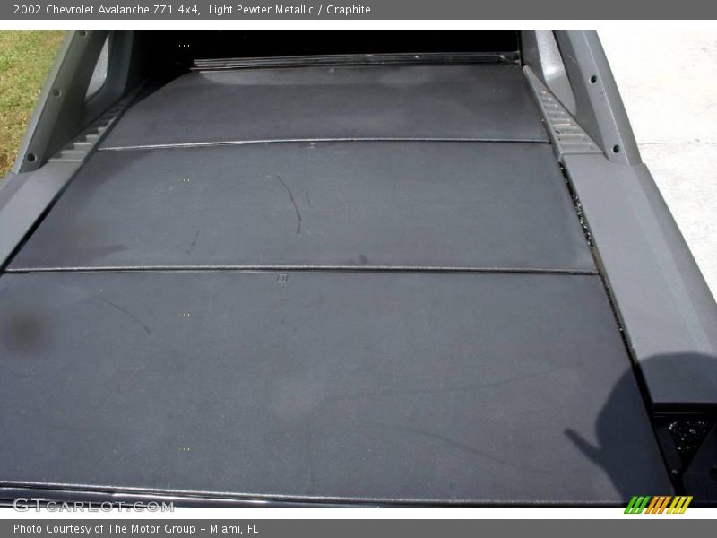 Light Pewter Metallic / Graphite 2002 Chevrolet Avalanche Z71 4x4