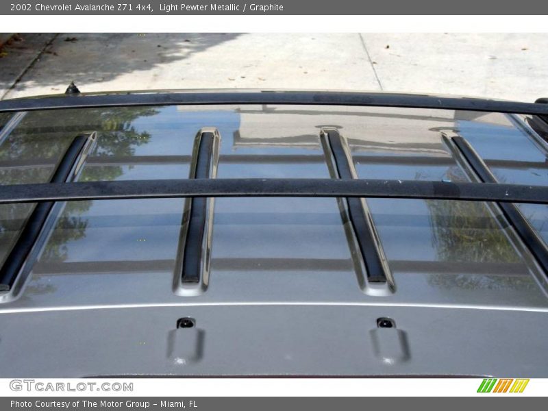 Light Pewter Metallic / Graphite 2002 Chevrolet Avalanche Z71 4x4