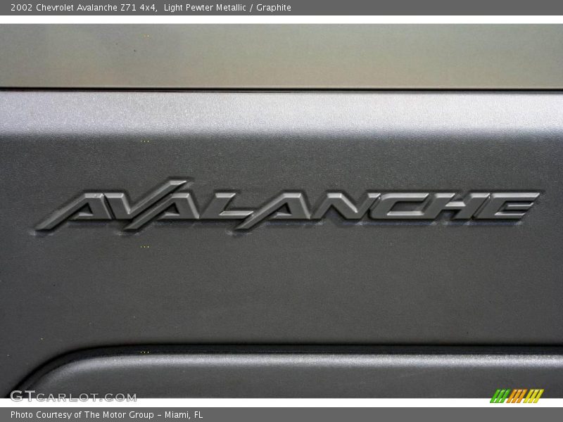 Light Pewter Metallic / Graphite 2002 Chevrolet Avalanche Z71 4x4