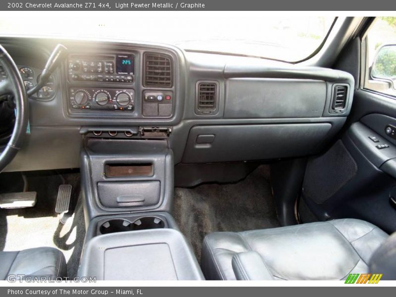 Light Pewter Metallic / Graphite 2002 Chevrolet Avalanche Z71 4x4