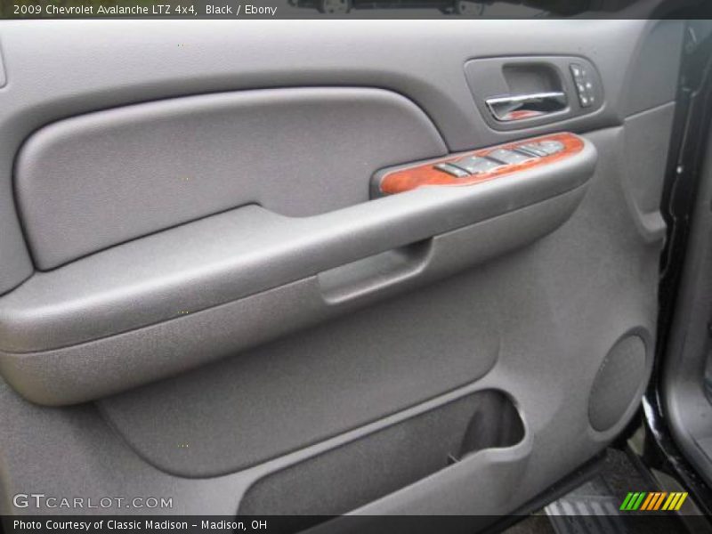 Black / Ebony 2009 Chevrolet Avalanche LTZ 4x4