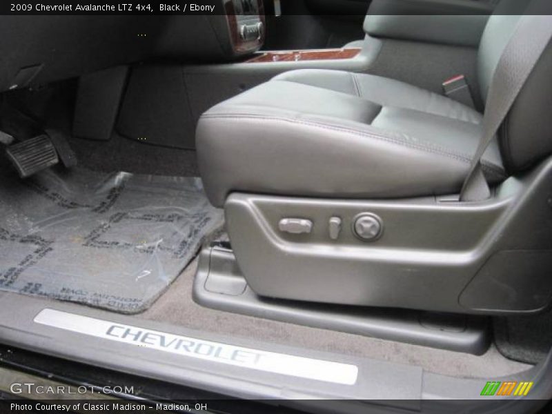 Black / Ebony 2009 Chevrolet Avalanche LTZ 4x4