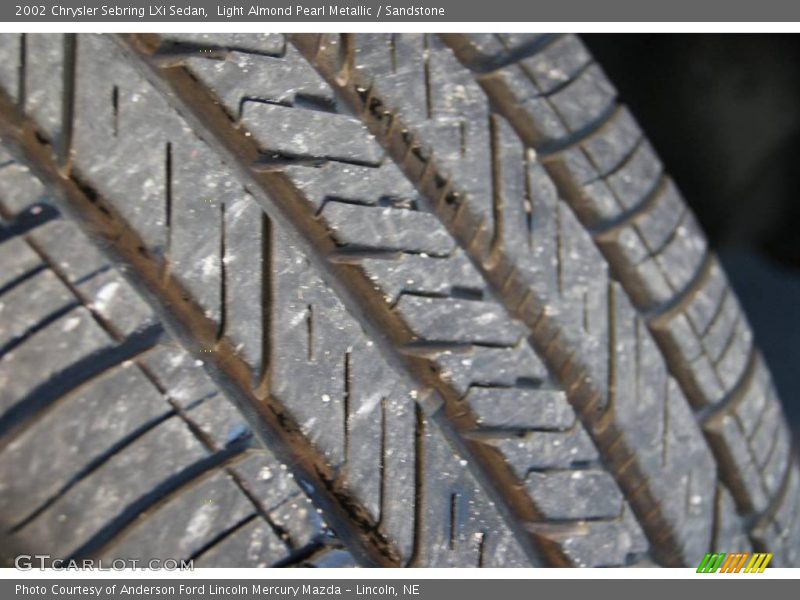 Light Almond Pearl Metallic / Sandstone 2002 Chrysler Sebring LXi Sedan