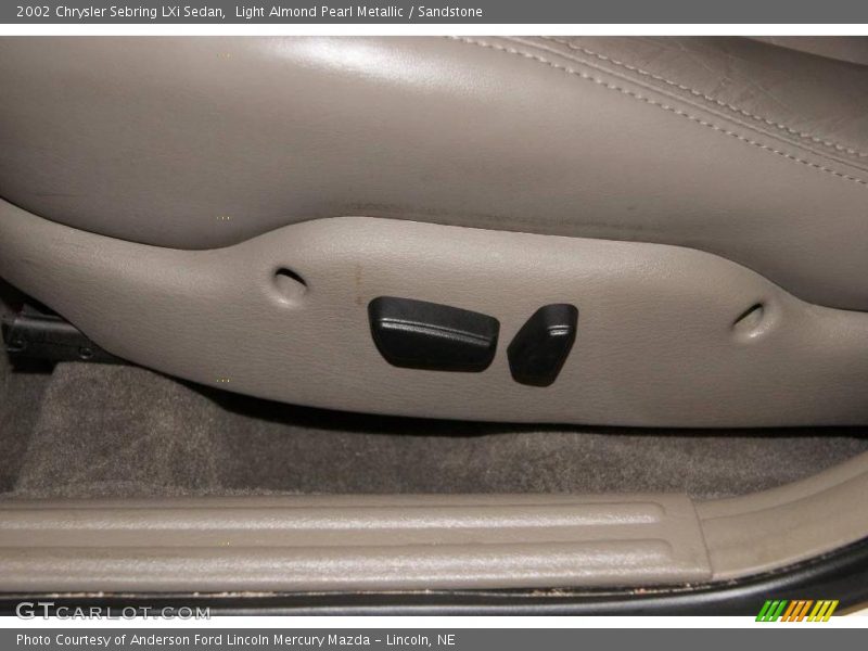 Light Almond Pearl Metallic / Sandstone 2002 Chrysler Sebring LXi Sedan