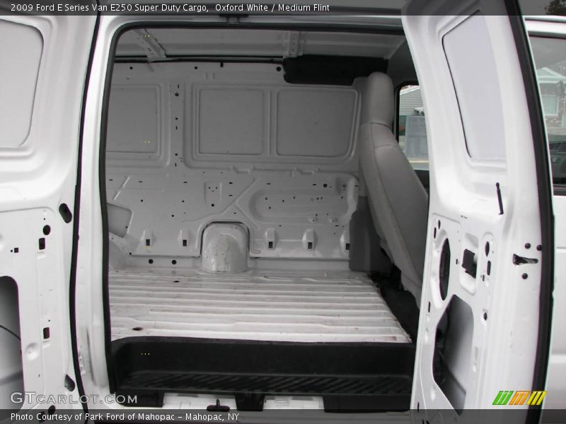 Oxford White / Medium Flint 2009 Ford E Series Van E250 Super Duty Cargo