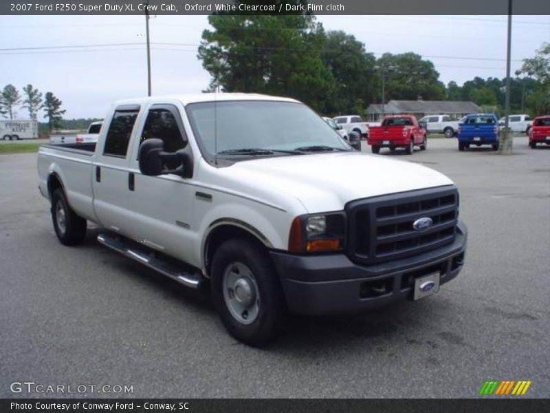 Oxford White Clearcoat / Dark Flint cloth 2007 Ford F250 Super Duty XL Crew Cab