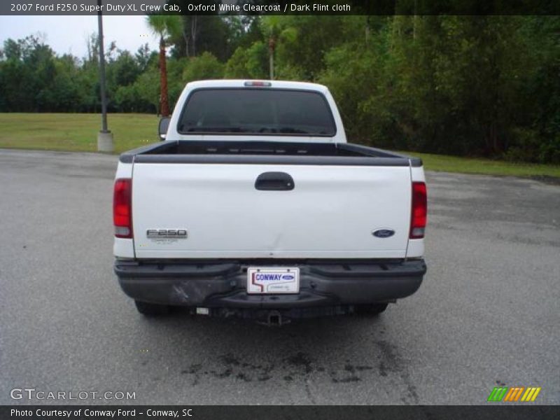Oxford White Clearcoat / Dark Flint cloth 2007 Ford F250 Super Duty XL Crew Cab