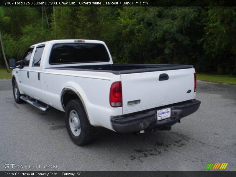 Oxford White Clearcoat / Dark Flint cloth 2007 Ford F250 Super Duty XL Crew Cab