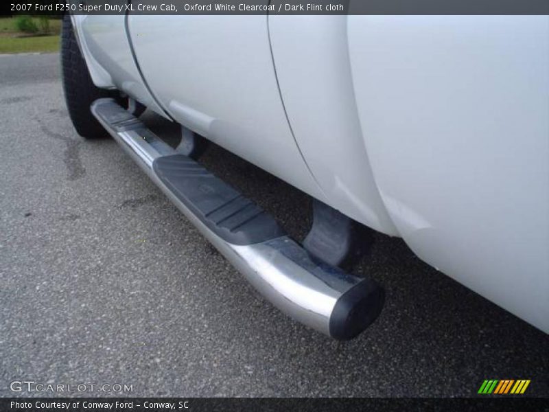 Oxford White Clearcoat / Dark Flint cloth 2007 Ford F250 Super Duty XL Crew Cab