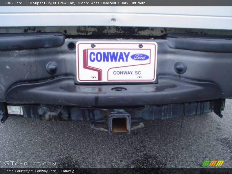 Oxford White Clearcoat / Dark Flint cloth 2007 Ford F250 Super Duty XL Crew Cab