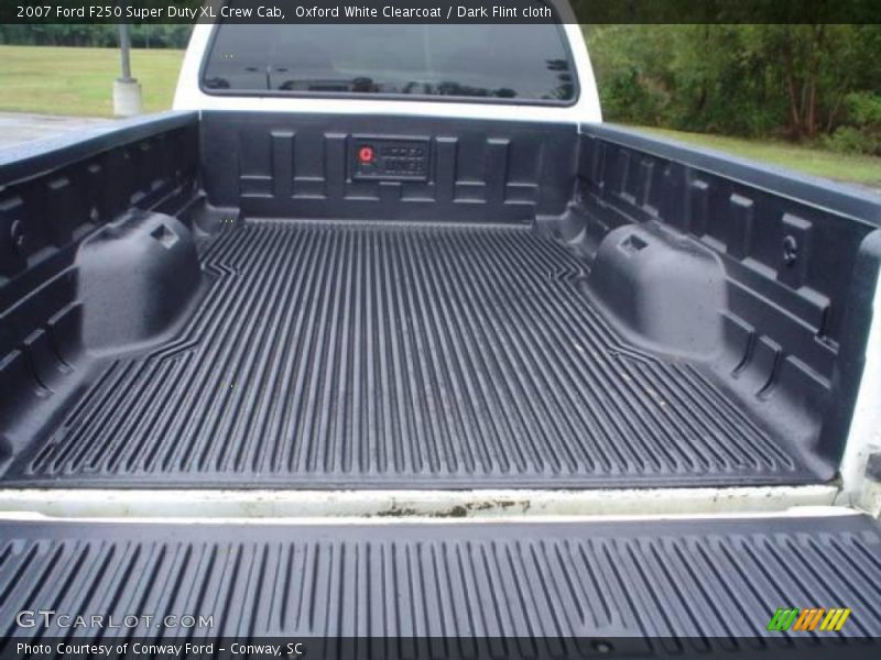 Oxford White Clearcoat / Dark Flint cloth 2007 Ford F250 Super Duty XL Crew Cab