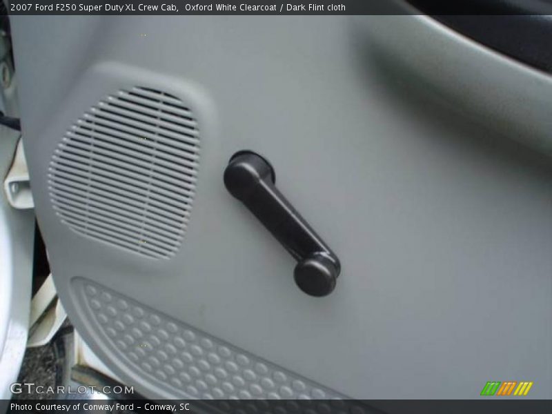 Oxford White Clearcoat / Dark Flint cloth 2007 Ford F250 Super Duty XL Crew Cab