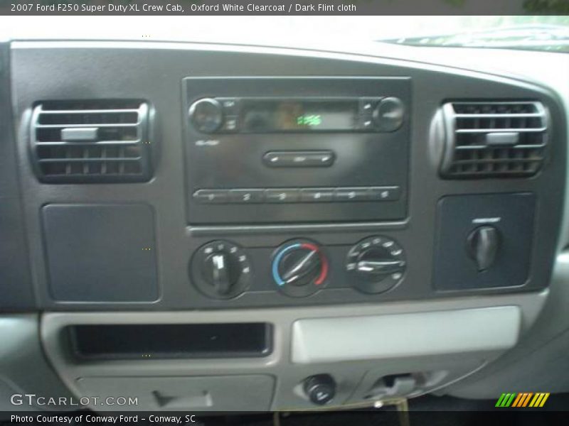 Oxford White Clearcoat / Dark Flint cloth 2007 Ford F250 Super Duty XL Crew Cab
