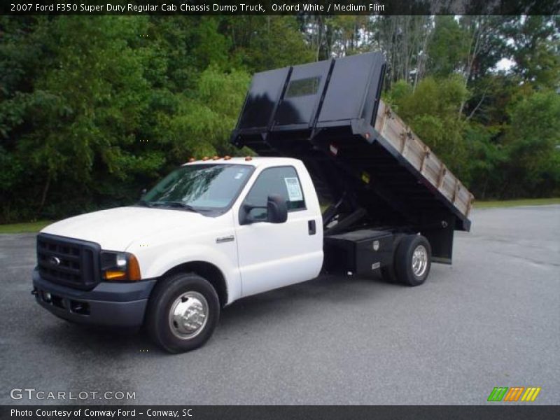 Oxford White / Medium Flint 2007 Ford F350 Super Duty Regular Cab Chassis Dump Truck