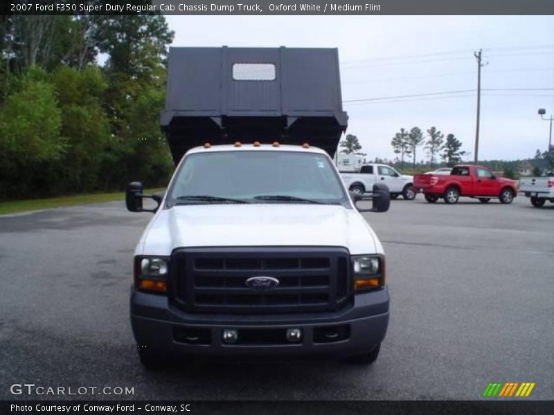 Oxford White / Medium Flint 2007 Ford F350 Super Duty Regular Cab Chassis Dump Truck
