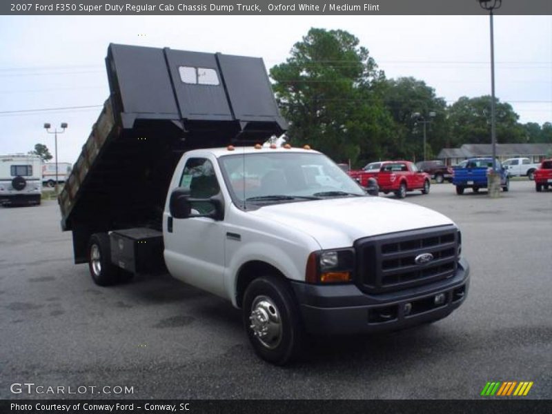 Oxford White / Medium Flint 2007 Ford F350 Super Duty Regular Cab Chassis Dump Truck