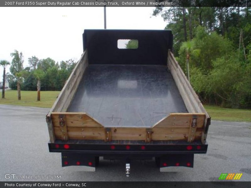 Oxford White / Medium Flint 2007 Ford F350 Super Duty Regular Cab Chassis Dump Truck