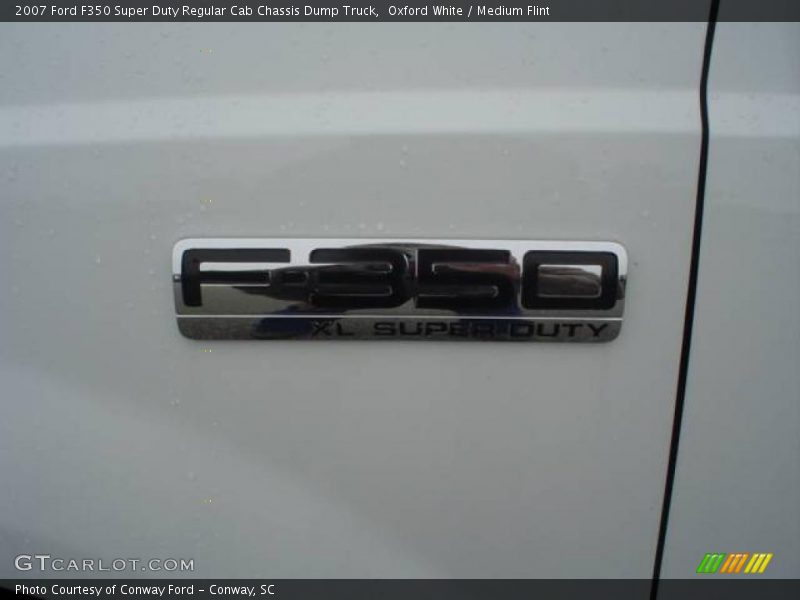 Oxford White / Medium Flint 2007 Ford F350 Super Duty Regular Cab Chassis Dump Truck