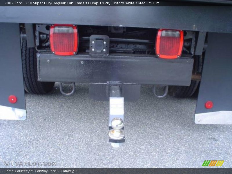 Oxford White / Medium Flint 2007 Ford F350 Super Duty Regular Cab Chassis Dump Truck