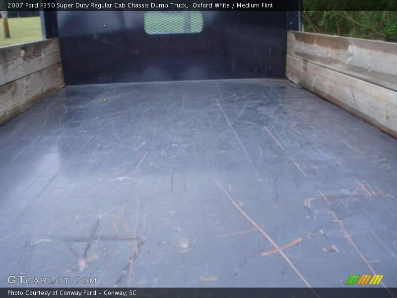 Oxford White / Medium Flint 2007 Ford F350 Super Duty Regular Cab Chassis Dump Truck