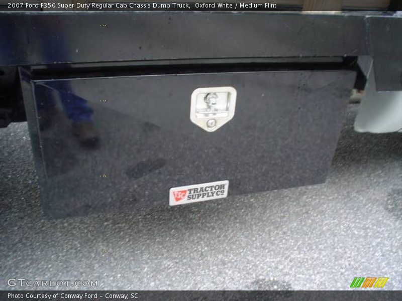 Oxford White / Medium Flint 2007 Ford F350 Super Duty Regular Cab Chassis Dump Truck