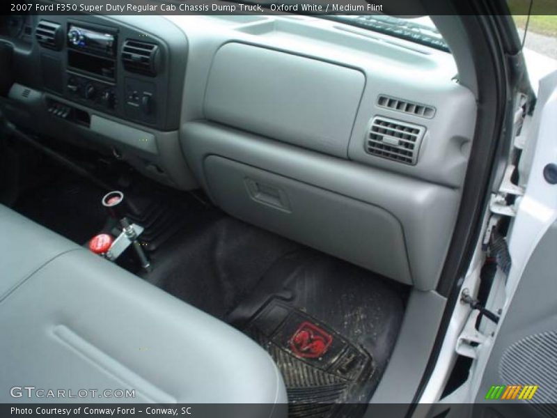 Oxford White / Medium Flint 2007 Ford F350 Super Duty Regular Cab Chassis Dump Truck