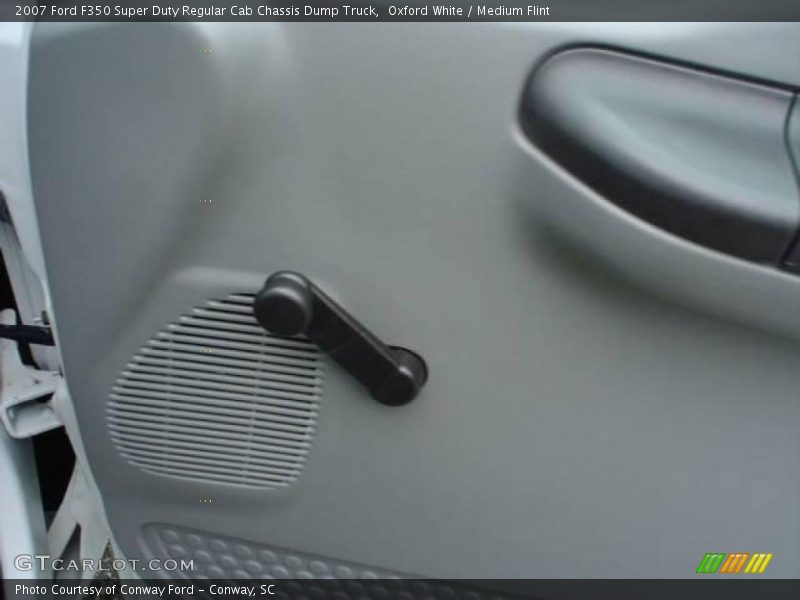 Oxford White / Medium Flint 2007 Ford F350 Super Duty Regular Cab Chassis Dump Truck