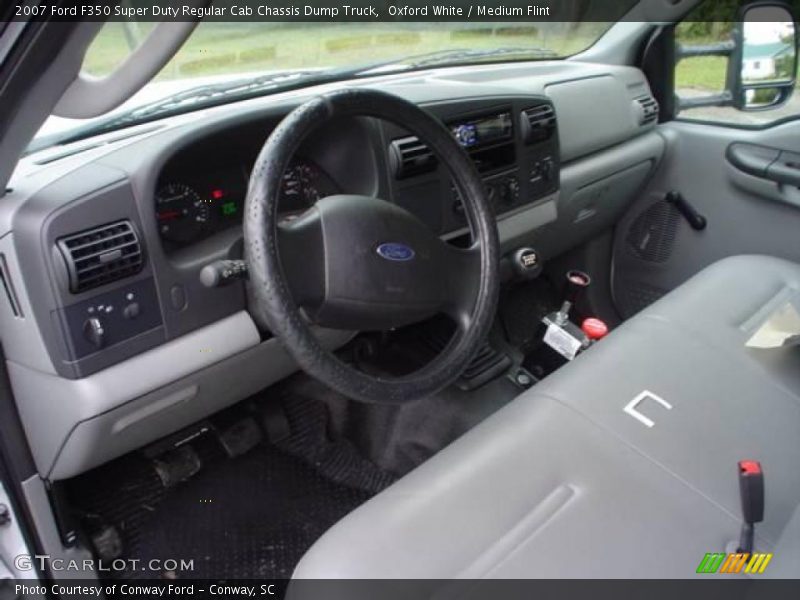 Oxford White / Medium Flint 2007 Ford F350 Super Duty Regular Cab Chassis Dump Truck