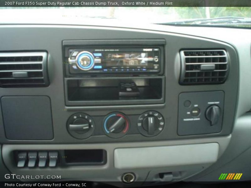 Oxford White / Medium Flint 2007 Ford F350 Super Duty Regular Cab Chassis Dump Truck