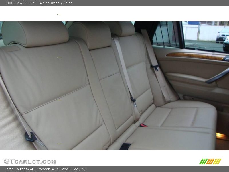 Alpine White / Beige 2006 BMW X5 4.4i