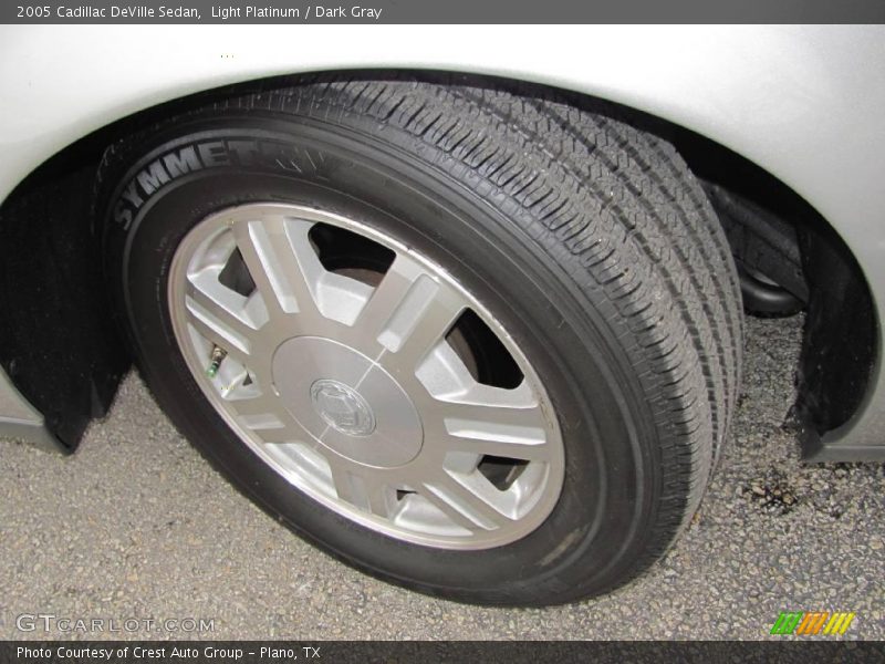 Light Platinum / Dark Gray 2005 Cadillac DeVille Sedan