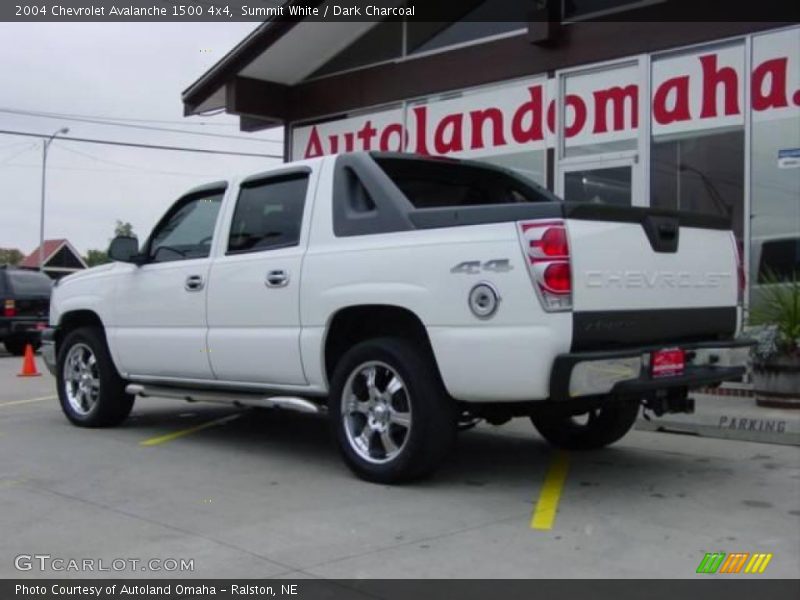 Summit White / Dark Charcoal 2004 Chevrolet Avalanche 1500 4x4