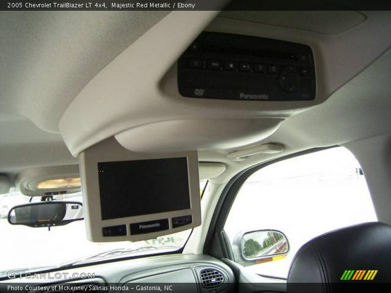 Majestic Red Metallic / Ebony 2005 Chevrolet TrailBlazer LT 4x4
