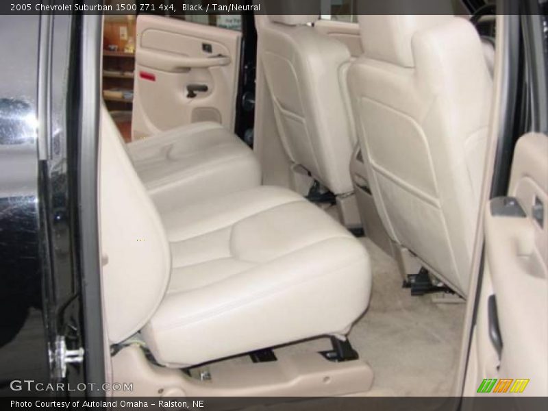 Black / Tan/Neutral 2005 Chevrolet Suburban 1500 Z71 4x4