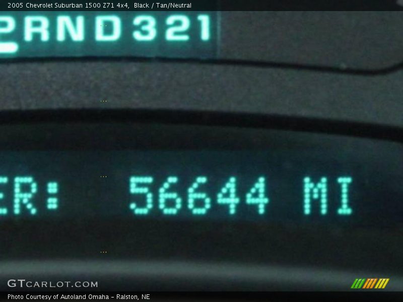 Black / Tan/Neutral 2005 Chevrolet Suburban 1500 Z71 4x4