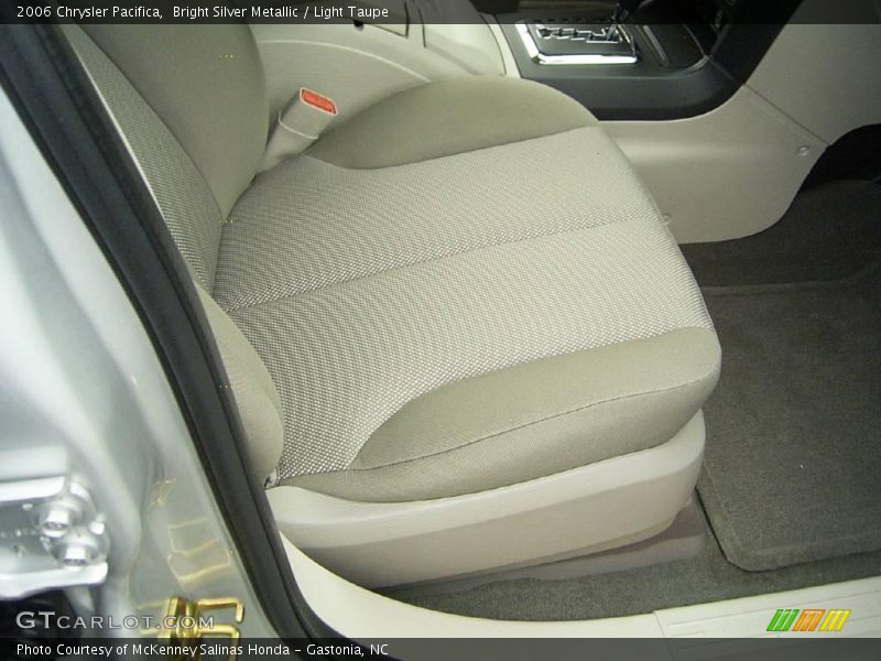 Bright Silver Metallic / Light Taupe 2006 Chrysler Pacifica